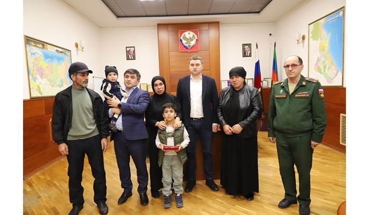 Родным погибшего в ходе СВО Бабы Мирзабекова вручили Орден Мужества посмертно
