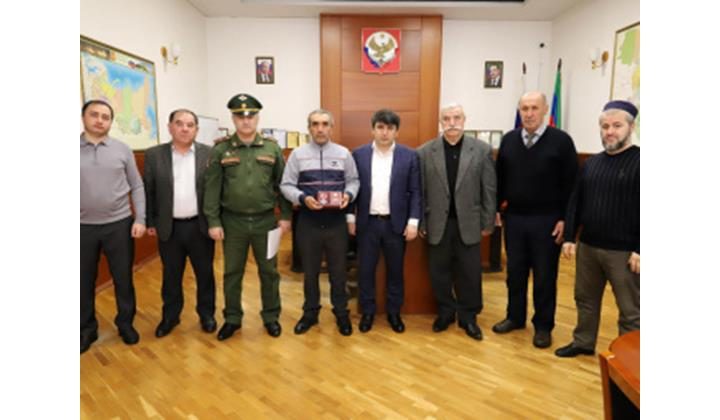 Орден Мужества вручили отцу погибшего в СВО Эльдара Велиева из Табасаранского района