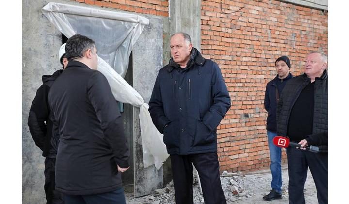 Абдулмуслим Абдулмуслимов проинспектировал ход строительства школы в Каспийске