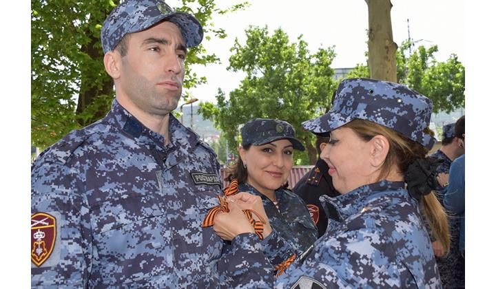 В Дагестане росгвардейцы присоединились к акции «Георгиевская лента»