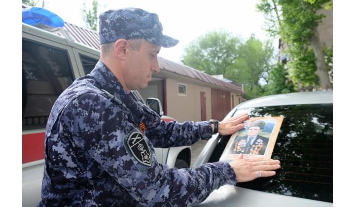 Росгвардейцы Дагестана поддержали акцию «Бессмертный автополк»