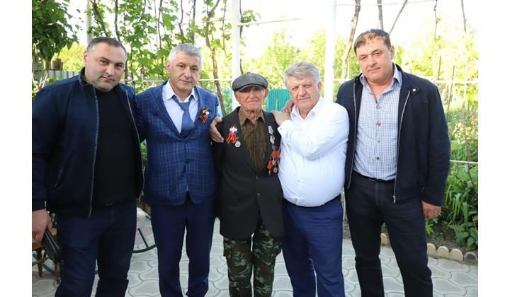 Депутат Госдумы Абдулхаким Гаджиев поздравил ветеранов Великой Отечественной войны с Днём Победы