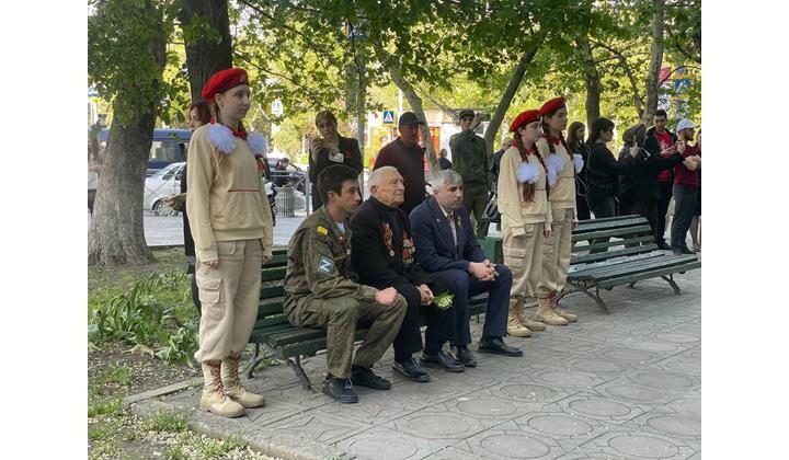 В Махачкале провели акцию «Парад у дома ветерана»