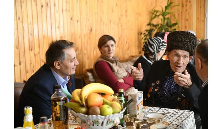 Абдурахман Махмудов посетил Ветерана Великой Отечественной войны Тилпара Саидова