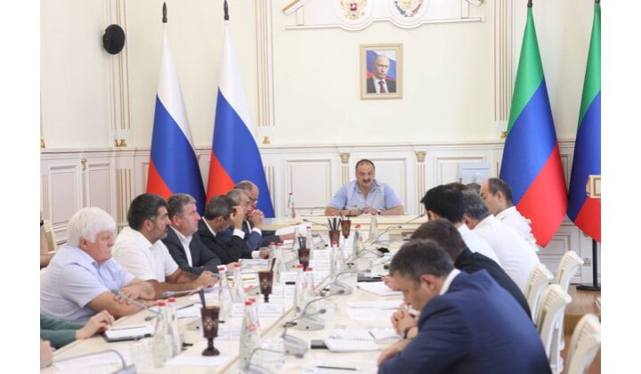 Готовность объектов образования к открытию в День знаний обсудили под руководством Сергея Меликова