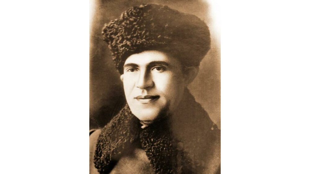 Араб анасы Джулианна Вега үстел астындағы жігіттің мүшесін сорғысы келеді! Куртизан Араб анасы Джулианна Вега үстел астындағы жігіттің мүшесін сорғысы келеді! Куртизан