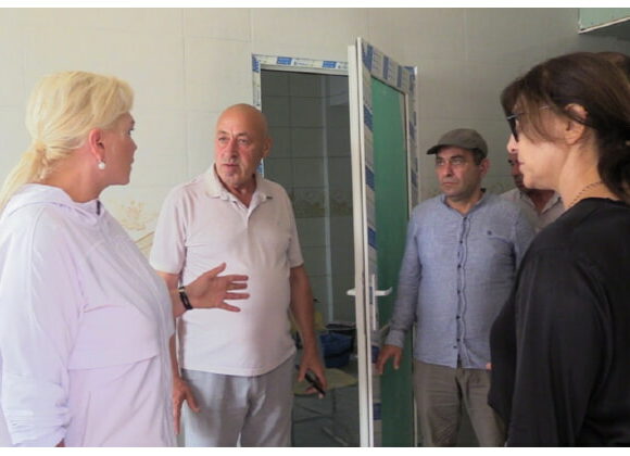 Елена Павлюченко ознакомилась с ходом капремонта в школах Ахтынского и Докузпаринского районов