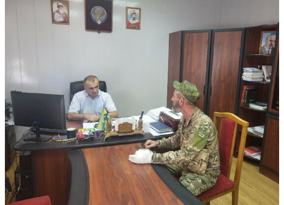 Замглавы Сулейман-Стальского района встретился с участником спецоперации
