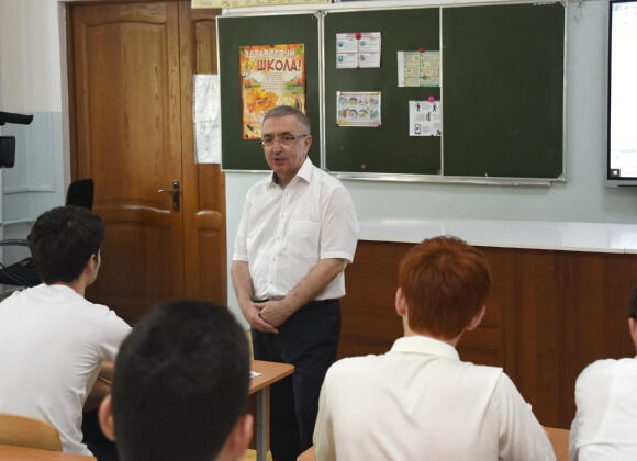 Юрий Левицкий принял участие в торжественной линейке, посвященной Дню знаний