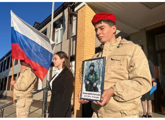 В Сулейман-Стальском районе увековечили память бойца СВО