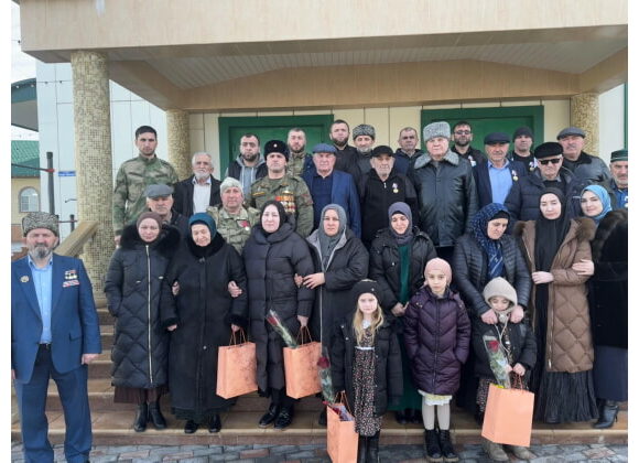 По инициативе Мухтарпаши Умаханова состоялась встреча с участниками СВО и матерями военнослужащих