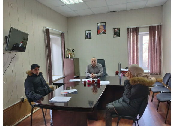 В Ахтынском районе социальные работники проводили в зону СВО своего коллегу Рустама Рамазанова