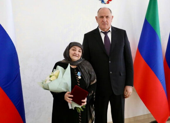Мать погибшего участника СВО Умуриза Кутурчаева награждена медалью Амет-Хана Султана
