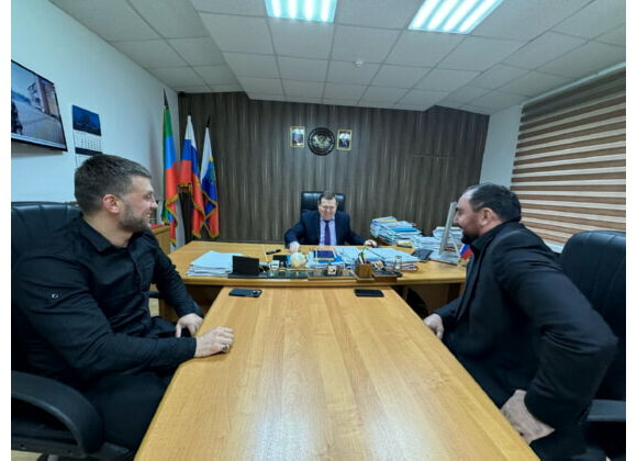 Героя СВО Гаджимурада Амаева с наступающим Днем Победы поздравили гости из Махачкалы и Кизляра