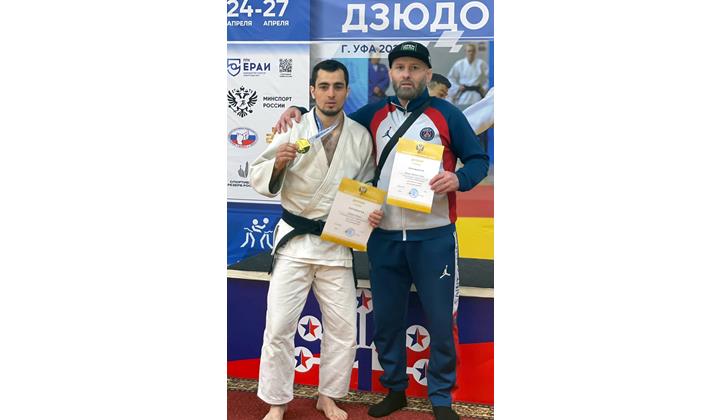 Жезөкше Маша, Астрахань Үлкен еріндері бар балапандардың порносы