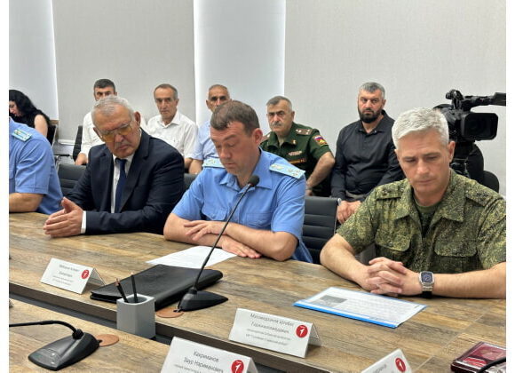 В Сулейман-Стальском районе делегация Погрануправления вручила родителям погибшего военного орден Мужества