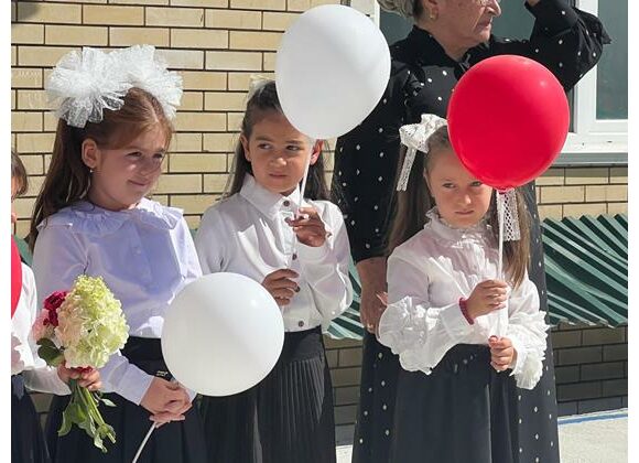 В школах Докузпаринского района прошли торжественные линейки, посвященные Дню знаний