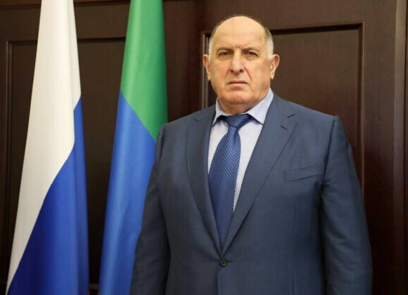 Абдулмуслим Абдулмуслимов поздравил дагестанцев с Днем образования республики