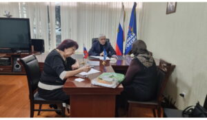 Депутат Джамалудин Нажмудинов провёл личный приём граждан в общественной приёмной «Единой России» в Дагестане