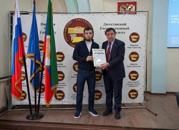 Студент ДГУ награждён за спасение женщины и ребёнка из тонущего автомобиля