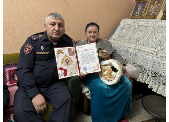 В Дагестане росгвардейцы навестили блокадницу Ленинграда