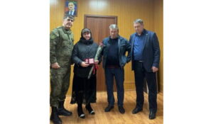 В Кизляре вручили госнаграды родственникам погибших Героев СВО