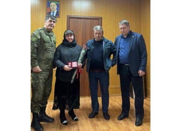 В Кизляре вручили госнаграды родственникам погибших Героев СВО