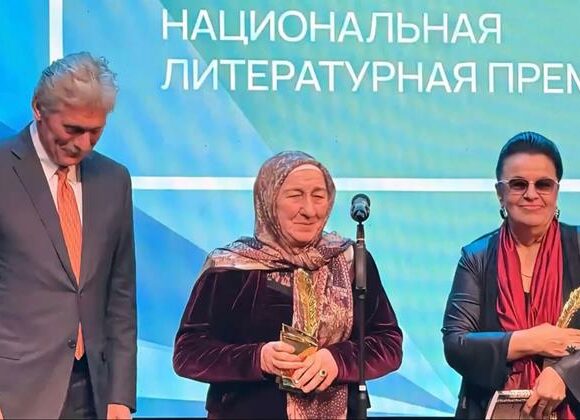 Песков вручил литературную премию «Слово» председателю Союза писателей Дагестана