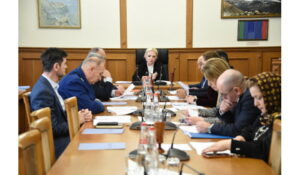 Депутаты НС готовятся принять законопроект, который позволит школьникам получить рабочую специальность