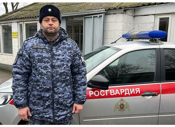 В Дагестане сотрудник Росгвардии оказал помощь пострадавшим в ДТП