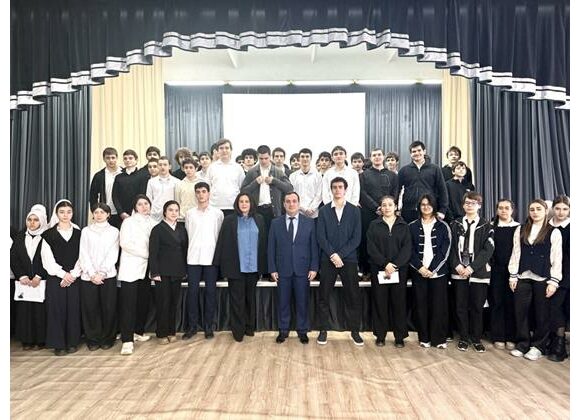 Осман Булатов провел разговор о важном в школе №46 г.Махачкалы