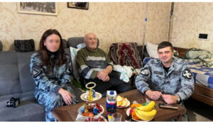 Сотрудники Росгвардии посетили ветерана Великой Отечественной войны в Дагестане