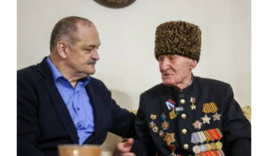 Сергей Меликов поздравил ветерана Ибрагим-Пашу Садыкова с годовщиной разгрома фашистских войск в Сталинградской битве