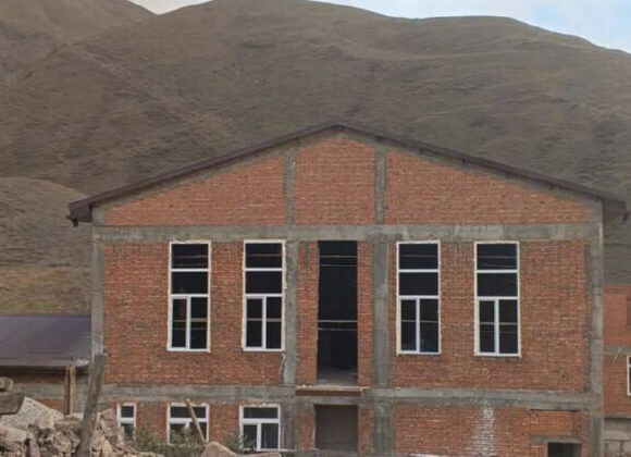 В селе Ашар Курахского района продолжается строительство новой школы на 120 мест