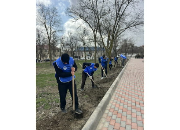 Патриоты Кизляра поддержали Международную акцию «Сад памяти», высадив деревья в городском парке