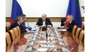 Абдулмуслим Абдулмуслимов провел встречу с директором Управления Федеральной почтовой связи РД Русланом Алибеговым