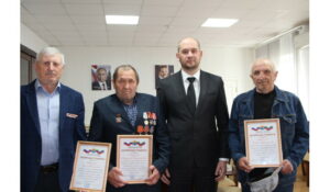 Ликвидаторам аварии на ЧАЭС мэр Кизляра Иван Лазурков вручил Почетные грамоты