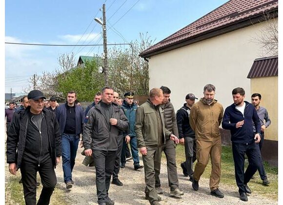 Правительственная делегация осмотрела в селе Магарамкент подтопленные и разрушенные дома