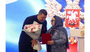 Спасают жизни на передовой и в тылу: Фёдор Щукин наградил медработников Дагестана