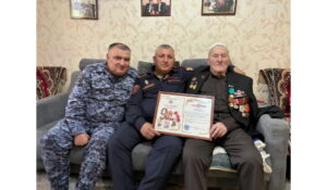 Ветерана Великой Отечественной войны поздравили военнослужащие Росгвардии в Дагестане