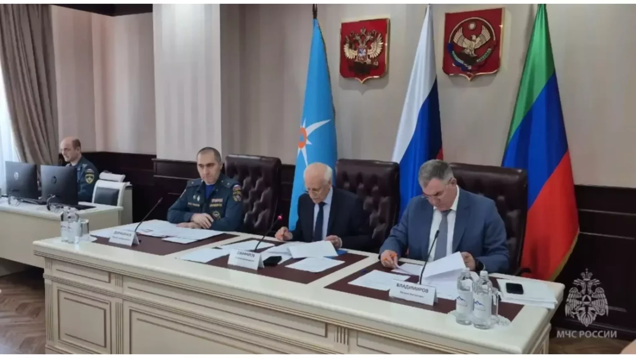 Правительство РД и МЧС ликвидируют последствия паводков