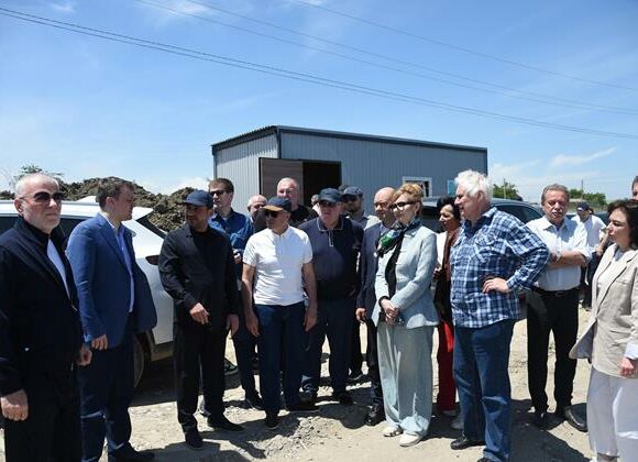 Депутаты Госдумы и НС Дагестана обсудили с жителями Мамедкалы вопросы восстановления жилья после стихии