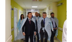 Заур Аскендеров посетил отделение реанимации новорожденных Республиканского перинатального центра
