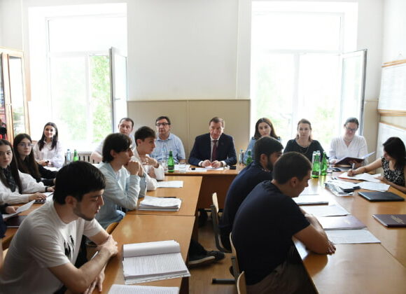 Заур Аскендеров оценил уровень подготовки выпускников Юридического института ДГУ