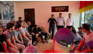 Сотрудники Миннаца Дагестана рассказали порядка 150 трудовым мигрантам правила пребывания в России