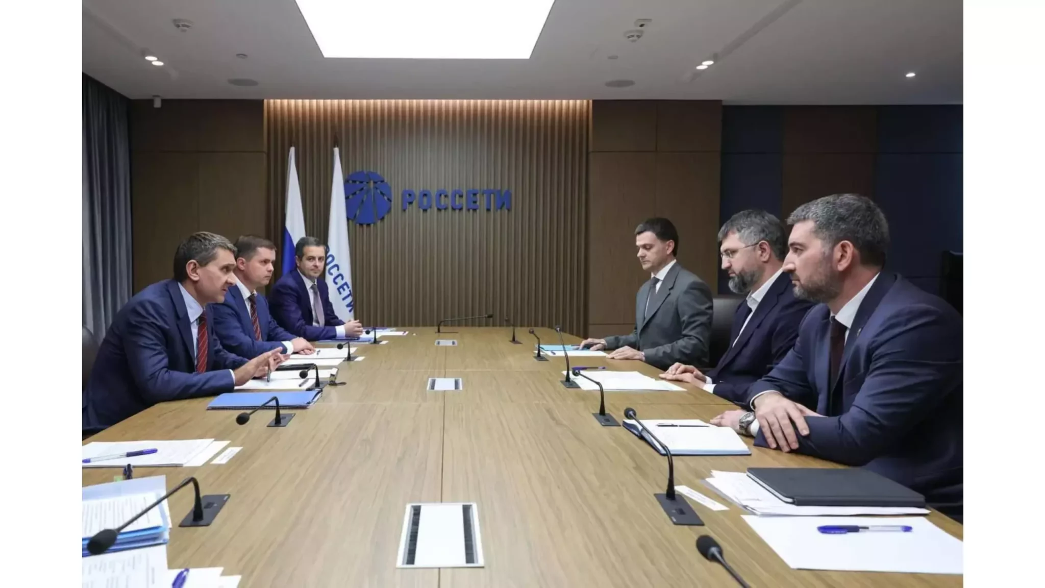 Рюмин и Рамазанов обсудили развитие электросетей Дагестана