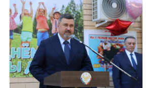 Фёдор Щукин посетил Детскую республиканскую клиническую больницу