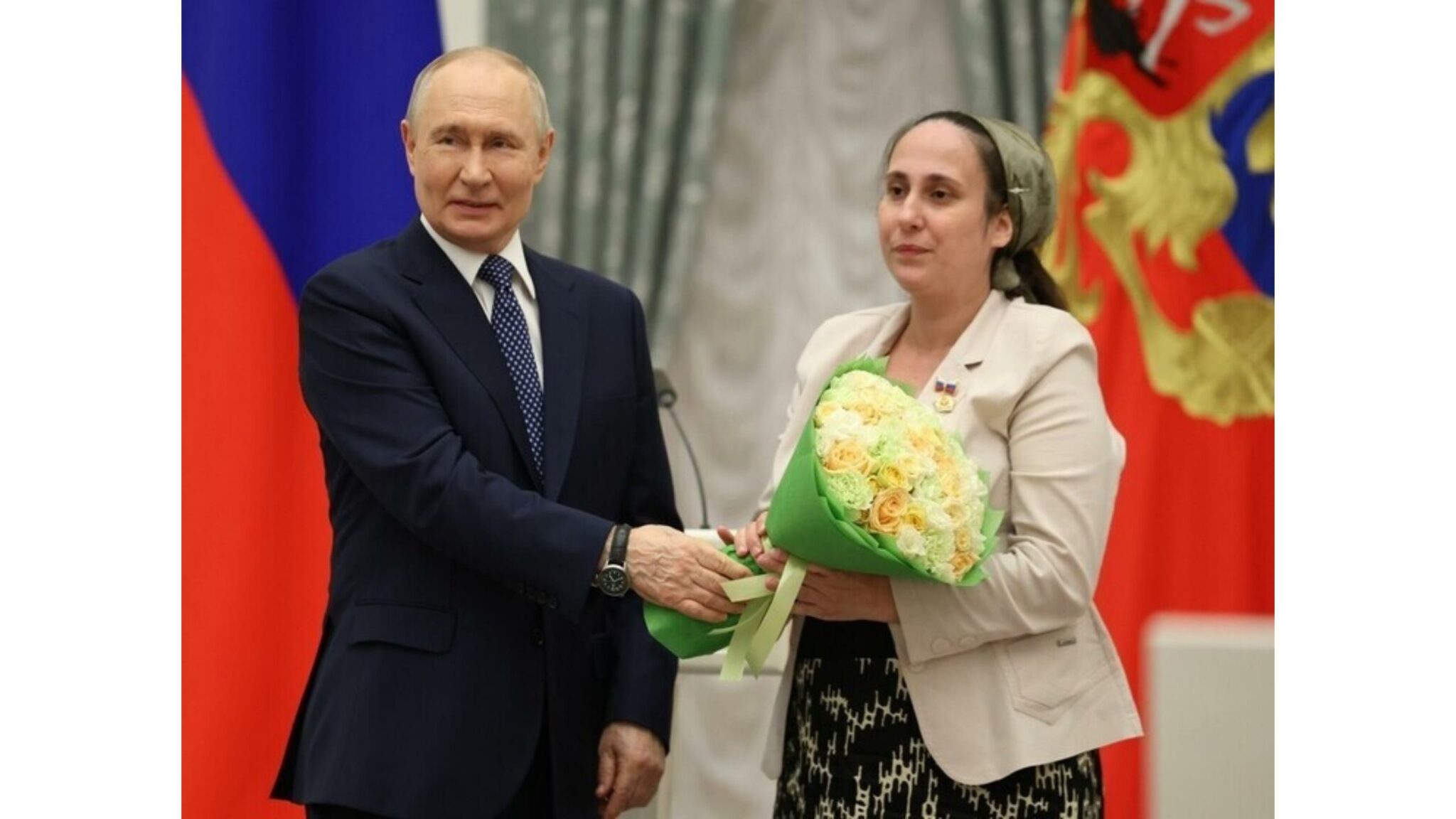 Путин вручил орден «Мать-героиня» Бурлият Меджидовой