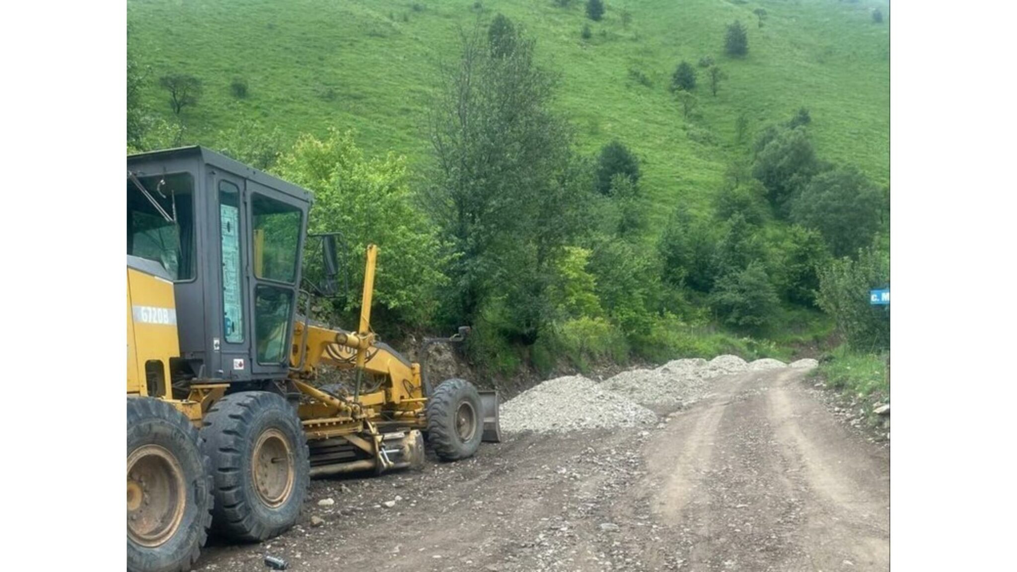 Дорогу к селу Мегеб ремонтируют в Дагестане