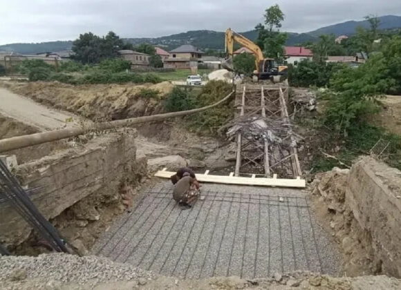 В Табасаранском районе начали установку временного моста вместо обрушившегося